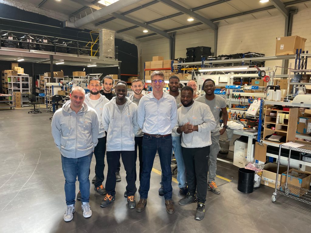 Illustration équipe Borderouge de l'assemblage de borne de recharge de Ze-Watt